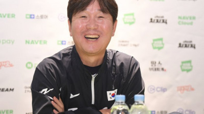 “감독님 첫 승 축하합니다!” 대표팀 선수들, ‘부임 첫 승’ 류지현 감독 위해 ‘깜짝 이벤트’ [백스톱]