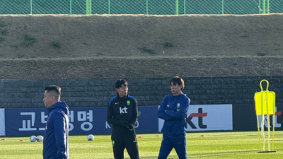 인범·승호·동경 줄줄이 부상 아웃→준호·민우 합류 홍명보 감독 “고민거리, 허리 새롭게 만들어야”[현장인터뷰]