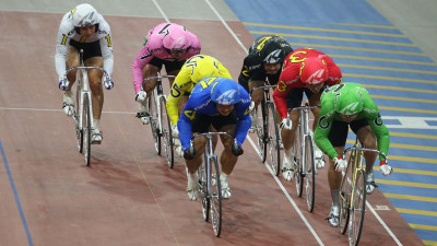 혼란 틈타 역전극…경륜 추입형 폭풍 질주