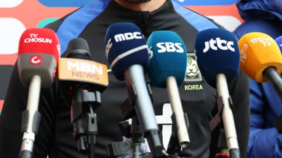 카스트로프 ‘뮌헨전 악몽의 퇴장’ 입 열다…“운이 안 좋았다.
 대표팀에선 레드카드 안 받아” [현장 인터뷰]