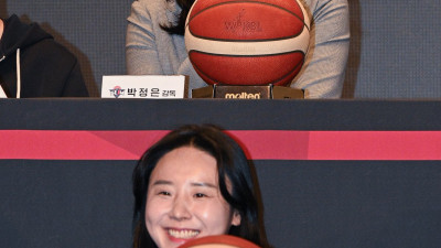 [여자농구 개막②] 여성 감독의 시대가 온다…박정은vs최윤아, 개막전부터 여성 감독 최초 맞대결