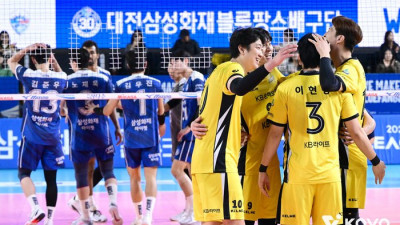 ‘삼각편대 53득점 합작’ KB손해보험, 삼성화재 꺾고 2연승+선두 도약