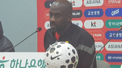 존경심 드러낸 손흥민에게 화답한 가나 감독 “커리어 잘 쌓은 모습에 축하 보낸다”