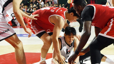 [포토]KT 정창영, 내 공이야!