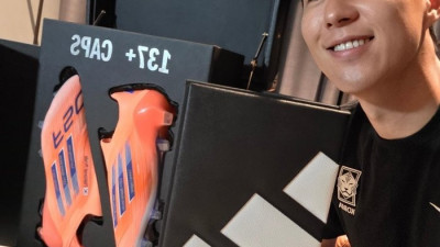 캡틴 손흥민, A매치 최다 출전 기념‘137+CAPS’ 헌정 축구화 공개... ‘이제 A매치 최다골 도전’