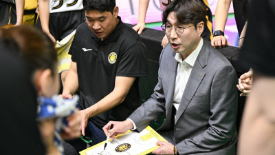 시작이 좋다! 활짝 미소 지은 KB 김완수 감독 “신구조화 GOOD, 분위기 이어 높은 곳으로”