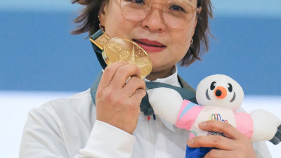 ‘늦깎이’ 안형숙 데플림픽 여자 볼링 개인전 금메달…한국 5번째 금