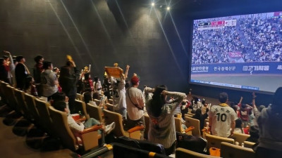 영화관 속 야구 뜻밖의 파트너십 이야기