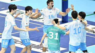 ‘러셀 트리플크라운’ 대한항공, 2위 KB손해보험 꺾고 7연승 질주…현대건설은 정관장 제압