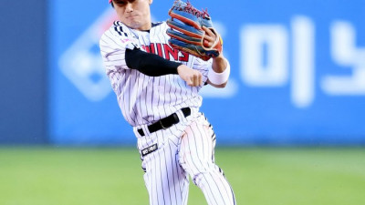 ‘저도 이름 생겼어요’ 육성선수서 백원 요원, 이제는 LG 신민재…올해의 수비상 [올해의 상 D-8]