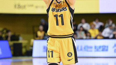 위기 속 등장한 ‘스테판 이슬’… KB, 접전 끝 우리은행 제압