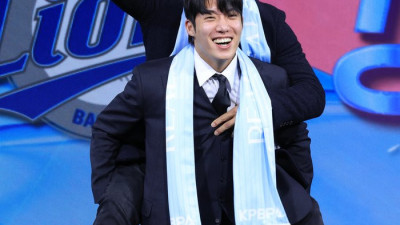 민호 업은 태인! 미친 브로맨스→원태인-강민호, 내년에도 이 둘은 함께 할 수 있을까 [SS현장]