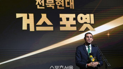 부임 첫해에 감독상까지…거스 포옛 감독 “전북 선수 6명이 베스트11, 여러 이유로 수상 ‘의미’ 크다”[K리그 시상식]