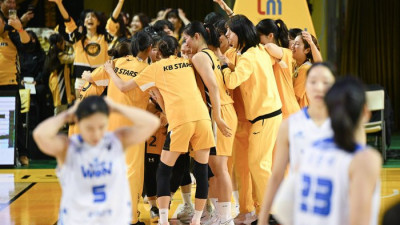 ‘확’ 바뀐 순위 판도→‘지난시즌 하위권’ KB-하나은행이 주도하는 ‘최상위권 경쟁’ [SS포커스]