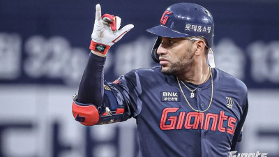 롯데, ‘효자 외인’ 레이예스와 내년 동행 ‘유력’…감보아는 절반, 외인 구성이 내년 성적 가른다 [SS포커스]