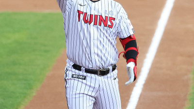 왕조 재도전 LG, ‘V4’ 외인 3인방 전원 재계약… 오스틴 170만달러로 4년 동행