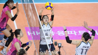 [포토] 김세빈에 세트 업하는 이윤정