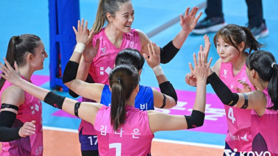 ‘레베카·피치 47득점 합작’ 흥국생명, ‘대역전극’으로 도로공사 10연승 멈춰 세웠다