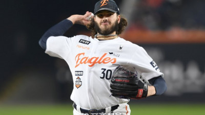 ‘슈퍼 에이스’ 폰세 vs ‘미친 방망이’ 디아즈, 2025년 최고의 선수는 누구인가 [올해의 상 D-DAY]