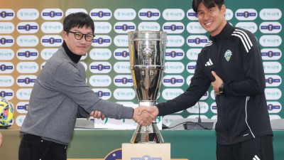 코리아컵 결승 앞둔 광주 이정효 감독 “신나게 미쳐보자고 했다” vs 전북 정조국 코치 “잘해서 이정효 감독 화 많이 냈으면”