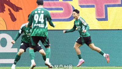 퇴장, 퇴장, 퇴장…전북, 치열했던 연장 혈투 끝 광주 2-1 잡고 우승, 5년 만의 ‘더블’ 달성 ‘명가의 화려한 부활’[현장리뷰]