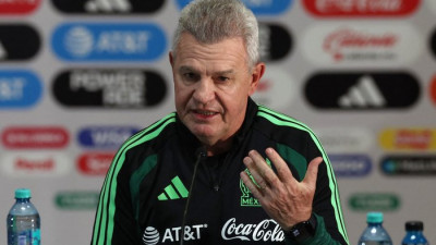 ‘또 만났다’ 멕시코 아기레 감독 “홍명보 감독 좋아해…이강인은 내 아들” [한국 축구, 북중미 가는 길]