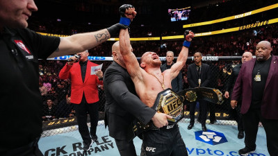 메랍 무한 테이크다운 소용 없었다… 표트르 얀, UFC 밴텀급 왕좌 탈환