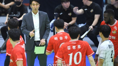 [포토] 권영민 감독 ‘엄지 척!’