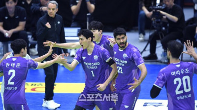 [포토] 환호하는 우리카드 선수들 ‘좋아’