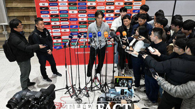 응원 vs 사퇴...'귀국' 홍명보 앞으로의 준비가 성패 가를 것 [오승혁의 '현장']