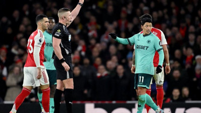 선발로 ‘80분’ 황희찬, 빅찬스 미스에 태클로 경고…울버햄턴은 EPL ‘9연패’ 늪