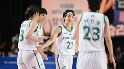 드러나는 ‘이이지마 사키 효과’? 엇갈리는 하나은행과 BNK 분위기…공격에서 차이 난다 [SS포커스]