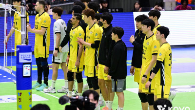 무기력한 4연패 수렁… ‘윈나우’ 외친 KB손해보험, 절실한 공수 밸런스 회복