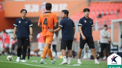 “4명 퇴장 데뷔전 다시 생각해도 아찔…” 김정수 대행이 밝힌 제주 잔류 비하인드 [SS인터뷰]