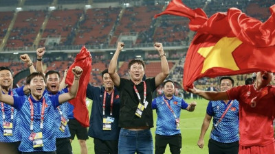 베트남 ‘김상식 매직’ 또 폭발…0-2→3-2 대역전승으로 태국 잡고 동남아시안게임 우승! 4년 만의 왕좌 탈환