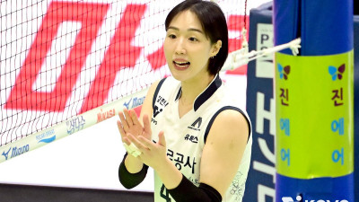 15년 만에 수원을 ‘원정’으로 방문한 도로공사 황연주 “원정 라커룸, 몸 푸는 코트는 어색한데...생각보다 덤덤하네요” [남정훈의 오버 더 네트]