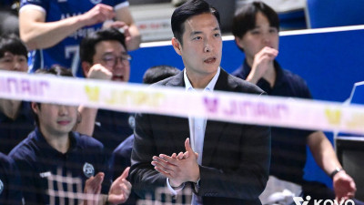 결국 지휘봉 내려놓는다…'창단 첫 10연패' 삼성화재 김상우 감독 자진 사퇴