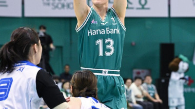 ‘김정은 최다 출전 신기록’ 하나은행, 우리은행 61-53 제압 ‘2연패 끝’…우리은행은 5연승 실패 [SS부천in]