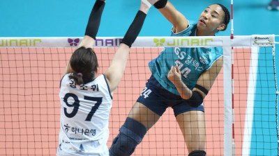 [포토] 강타 날리는 레이나