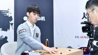 韓 강세 이어진다… 신민준·김명훈, 신한은행 세계 기선전 8강 합류