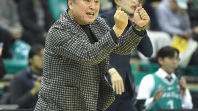 만년 꼴찌였는데…‘10승 선착’ 女 농구 1위 하나은행, 이상범 감독의 ‘기본’ 강조가 팀을 바꿨다 [SS포커스]