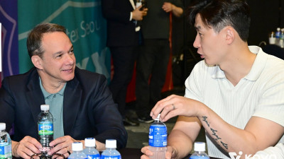 “압박감 싫다면, 다른 일 구해야” 쓴소리 남기고 퇴장하는 파에스… ‘불협화음’ 우리카드의 봄은 올까