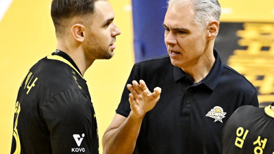 KB도 외인 사령탑과 작별, 카르발류 감독 자진사퇴… 하현용 감독대행 체제