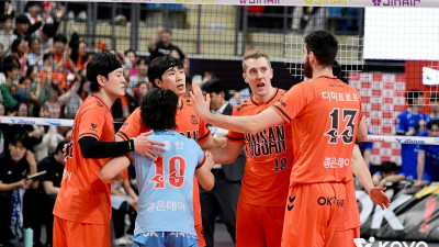 부산에서 외치는 ‘OK’는 다르다… 안방 6연승 빚은 OK저축은행, 뜨거워진 4위 싸움