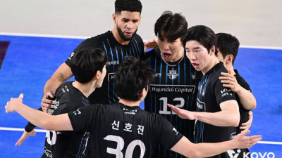 블로킹·서브 득점 10개…‘레오 29득점’ 현대캐피탈, 하현용 대행 체제 KB손해보험 제압