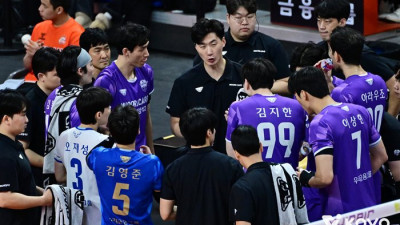 알리 빠졌지만 ‘교체’와 ‘변화’, ‘10명 득점’ 스쿼드 다양하게 가동…우리카드 4연패 탈출 이끈 박철우 감독 대행