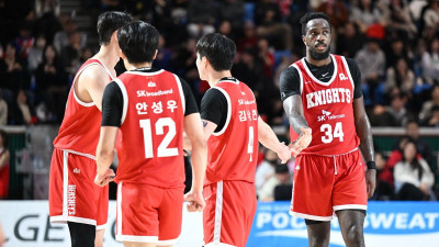 4쿼터 막판 대역전극 펼친 SK, 정관장에 이틀 전 패배 설욕… 쾌승으로 4R 첫단추
