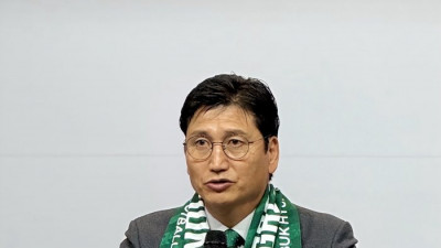 ‘더블 사령탑’ 떠난 자리 채운 전북 정정용 감독 “부담 있는 건 당연, 결과에 과정까지 만들겠다”[현장일문일답]