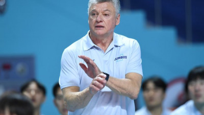 [포토] 작전 지시하는 대한항공 헤난 감독