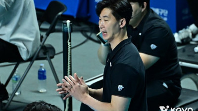 감독 대행으로 ‘2연승’ 이끈 우리카드 박철우 “피하고 싶다는 생각도, 목표 없이 지금 순간만 집중”[현장인터뷰]